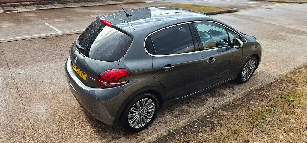 Used Peugeot 208 Allure 2016 Metallic grey Hatchback