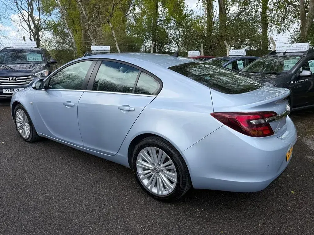 Used Vauxhall Insignia Design Edition 136 HP (100 kW) 2017 Silver Hatchback