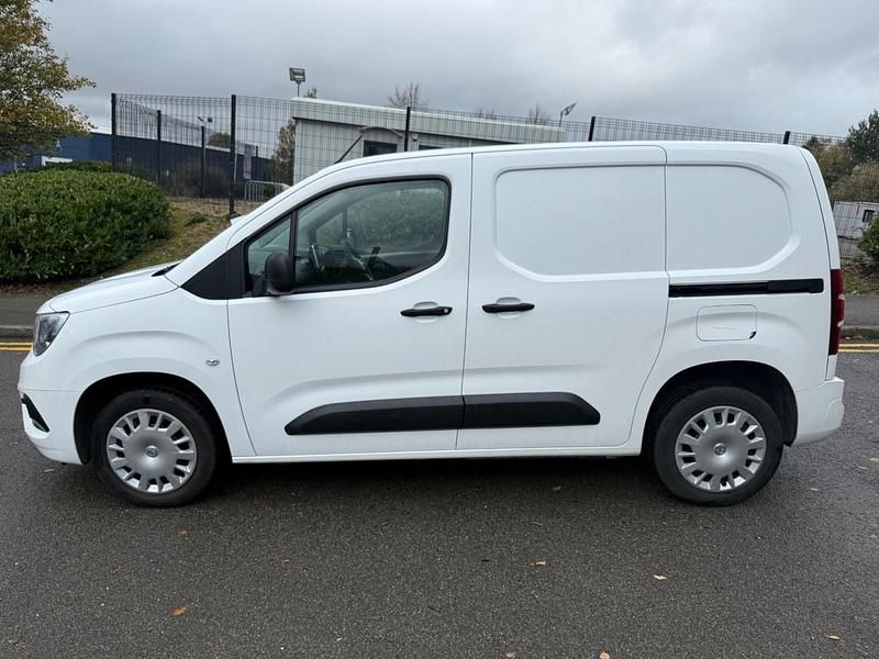 Used Vauxhall Combo Sportive 100 HP (73 kW) 2021 White Van