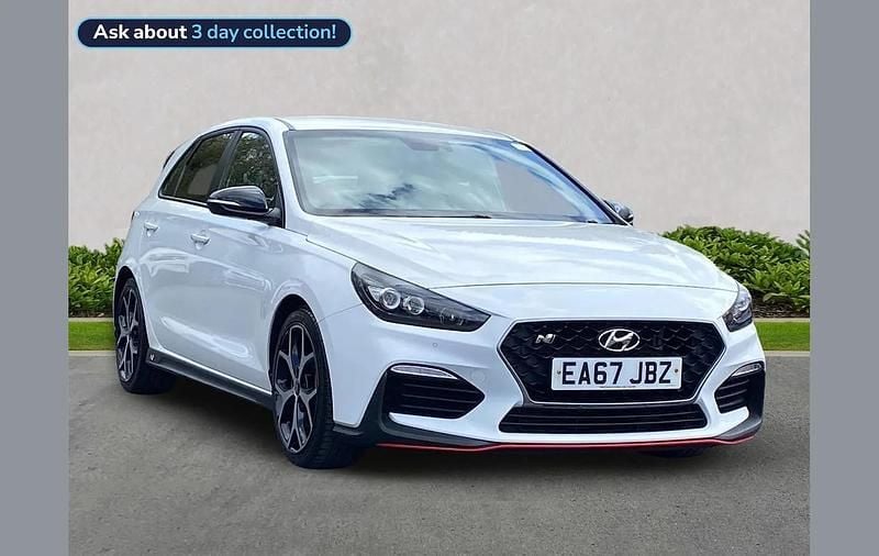 Used Hyundai i30 247 HP (181 kW) 2017 White Hatchback