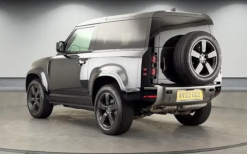 Used Land Rover Defender HSE Dynamic 249 HP (183 kW) 2025 SUV