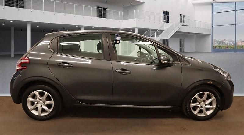 Used Peugeot 208 Active 70 HP (51 kW) 2013 Grey Hatchback