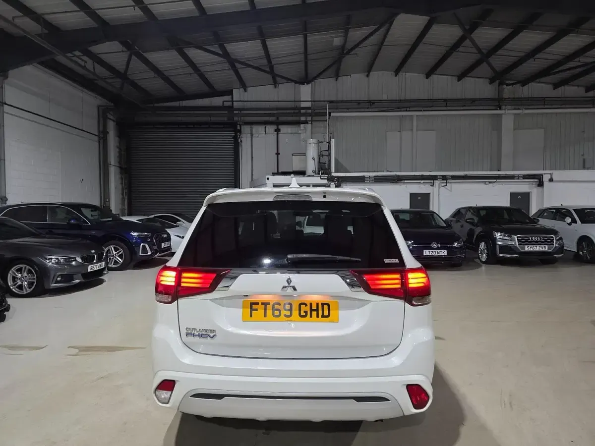 Used Mitsubishi Outlander P-HEV 2020 White SUV