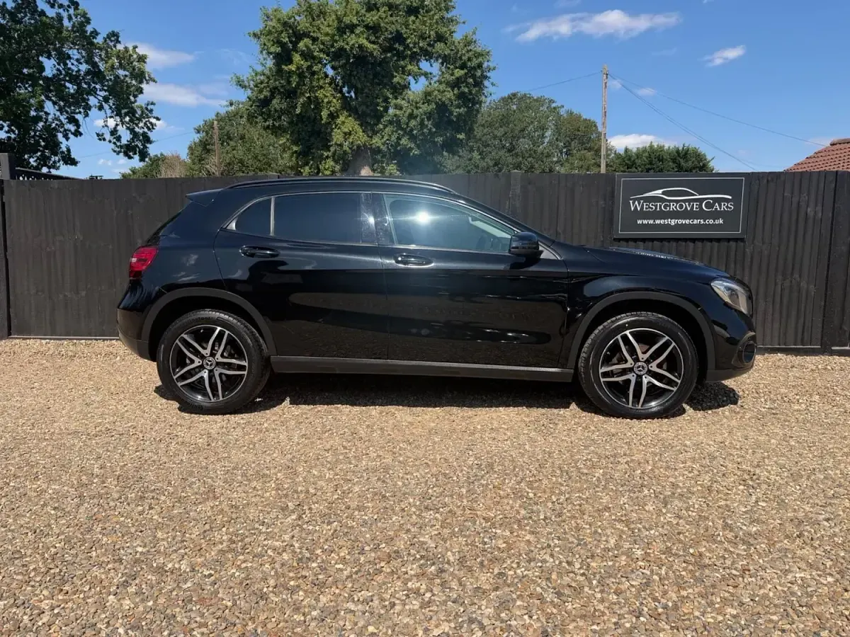 Used Mercedes GLA180 Urban 122 HP (89 kW) 2019 Black SUV