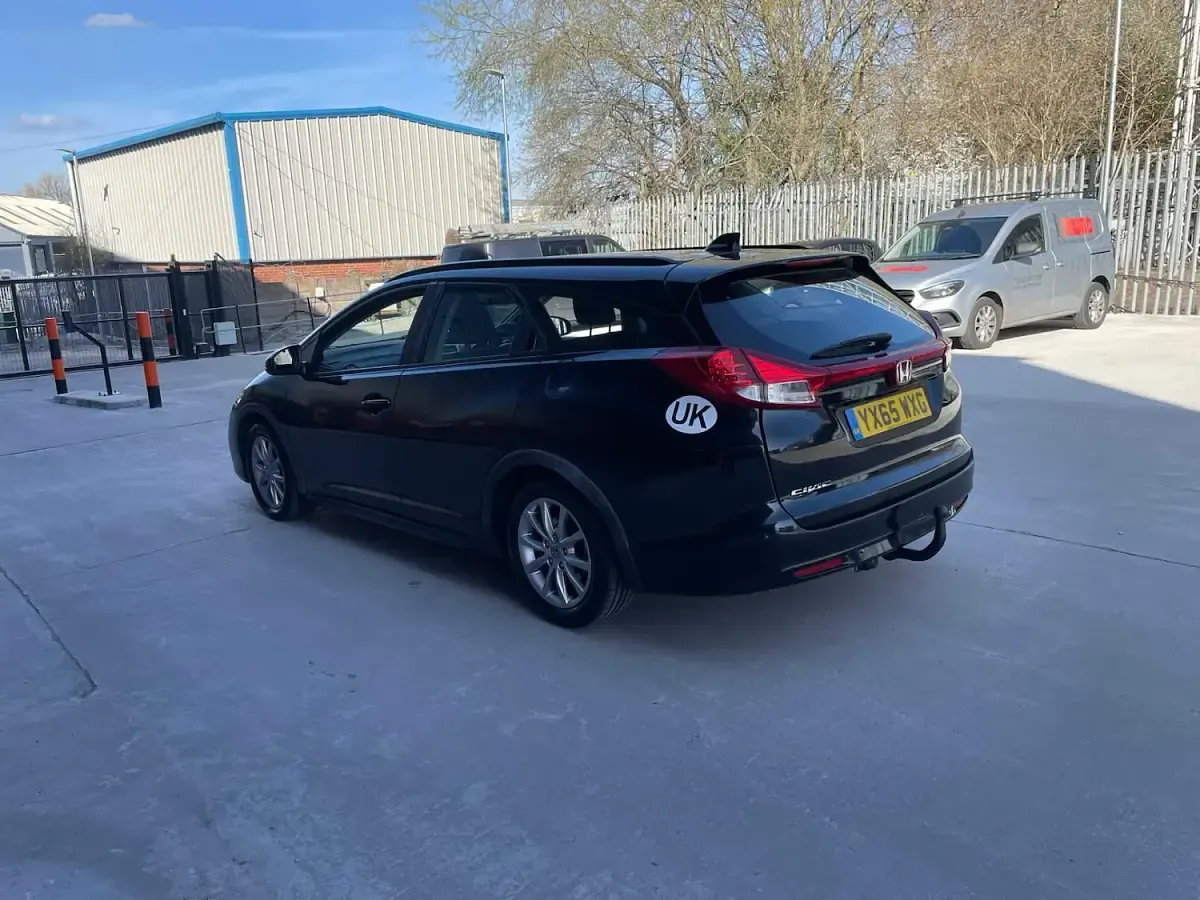 Käytetty Honda Civic SE Plus 120 HP (88 kW) 2015 Musta Farmari