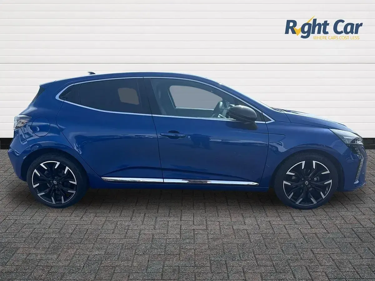 Used Renault Clio Techno 90 HP (66 kW) 2025 Blue  Hatchback