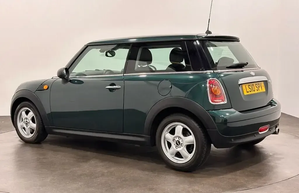 Usata Mini ONE Hatch 98 CV (72 kW) 2010 Verde Utilitaria