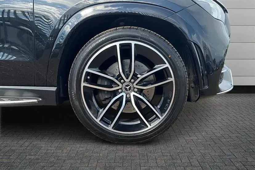 Used Mercedes GLE400 AMG line 330 HP (242 kW) 2023 Obsidian black Estate