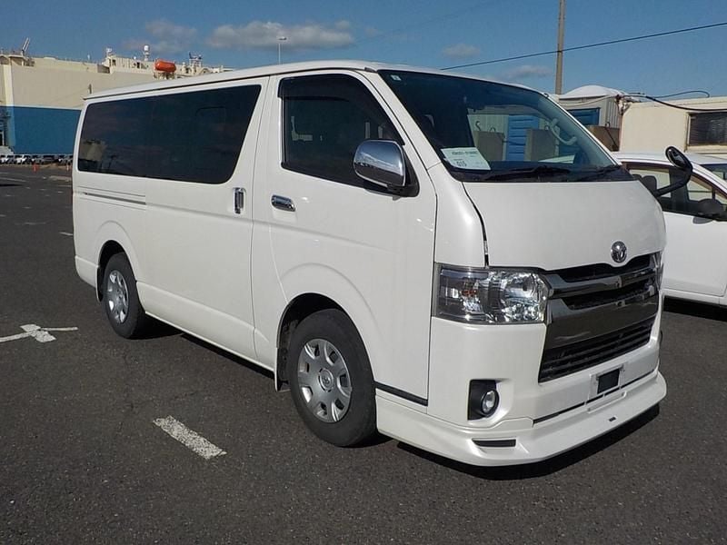 Used Toyota HiAce 2010 White MPV