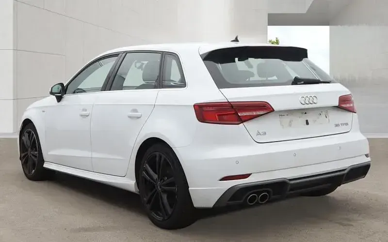 Used Audi A3 Sportback S-Line 150 HP (110 kW) 2018 White Hatchback