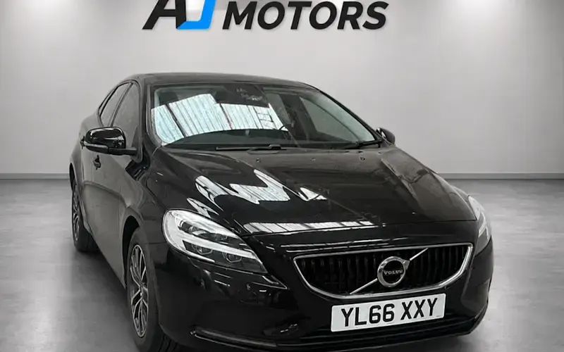 Used Volvo V40 Momentum 122 HP (89 kW) 2019 Hatchback