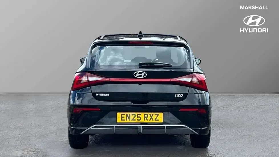 Used Hyundai i20 Advanced 100 HP (73 kW) 2025 Black Hatchback