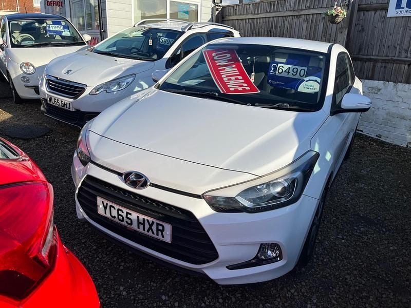 Used Hyundai i20 SE 2015 White Coupe