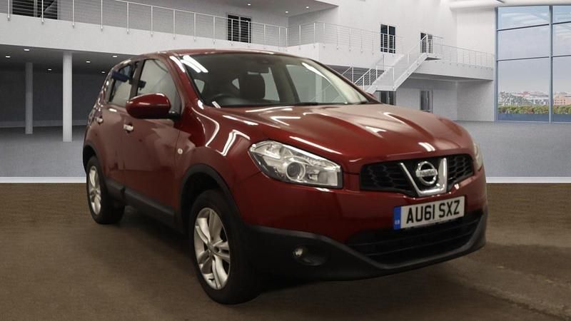 Red Used 2011 Nissan Qashqai Acenta SUV | £2,899 (Fair price) - Image 1/4