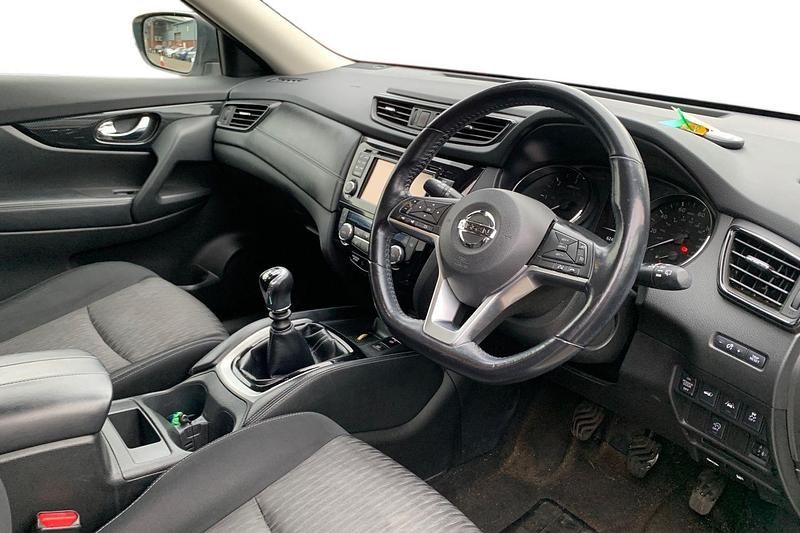 Used Nissan X-Trail N-Connecta 131 HP (96 kW) 2017 White SUV