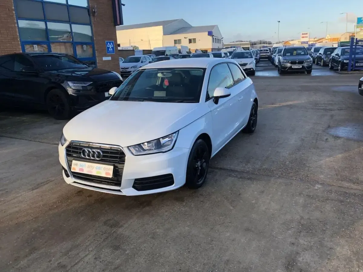 Begagnad Audi A1 Design 116 HK (85 kW) 2015 Vit Halvkombi