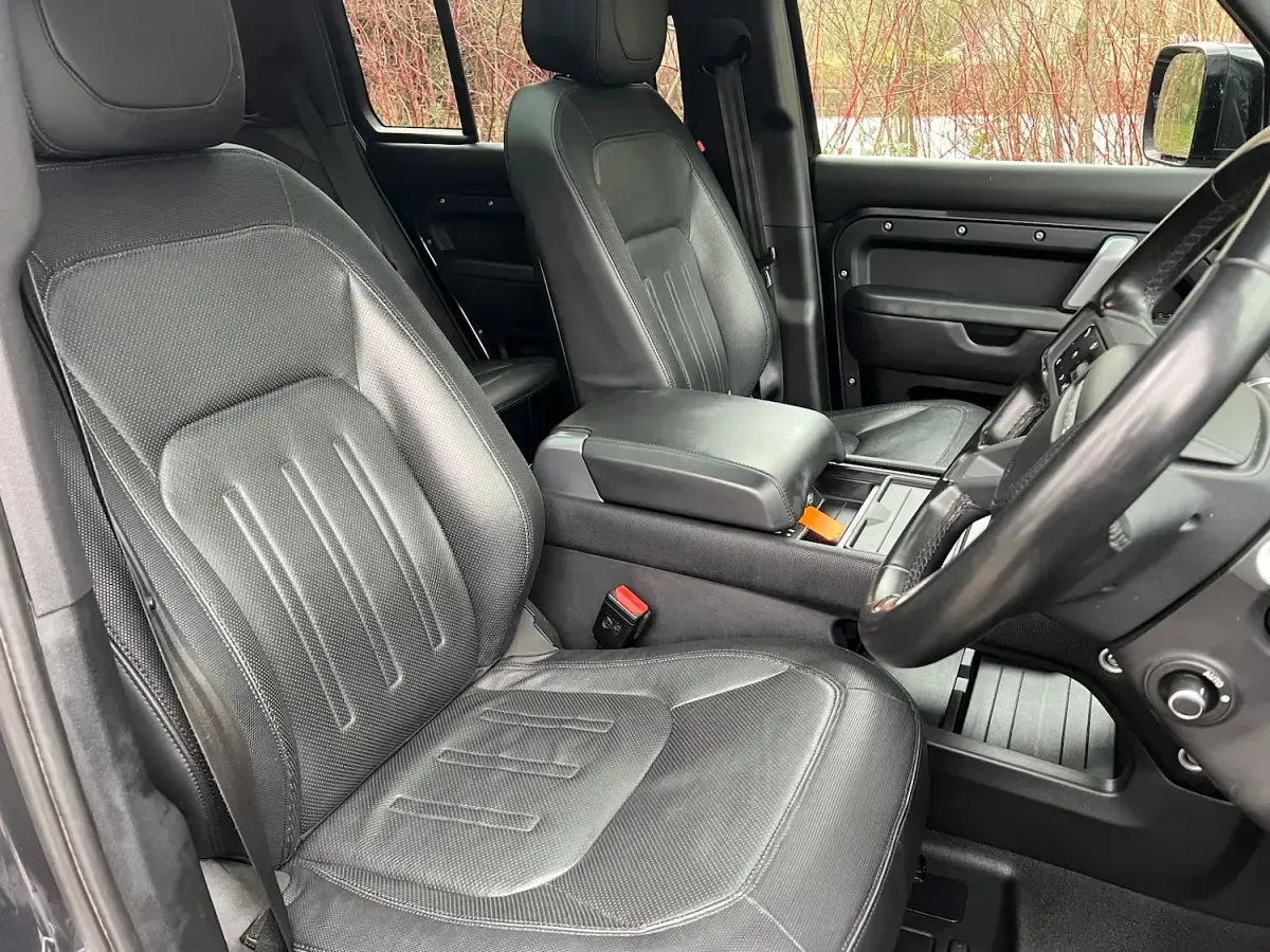 Used Land Rover Defender HSE Dynamic 300 HP (220 kW) 2021 Grey SUV