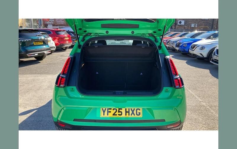 Used Renault R5 Komfort 110 kW (150 HP) 2025 Other Hatchback