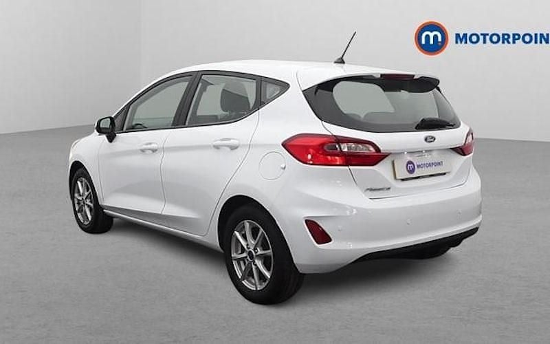 Used Ford Fiesta Zetec 86 HP (63 kW) 2019 White Hatchback