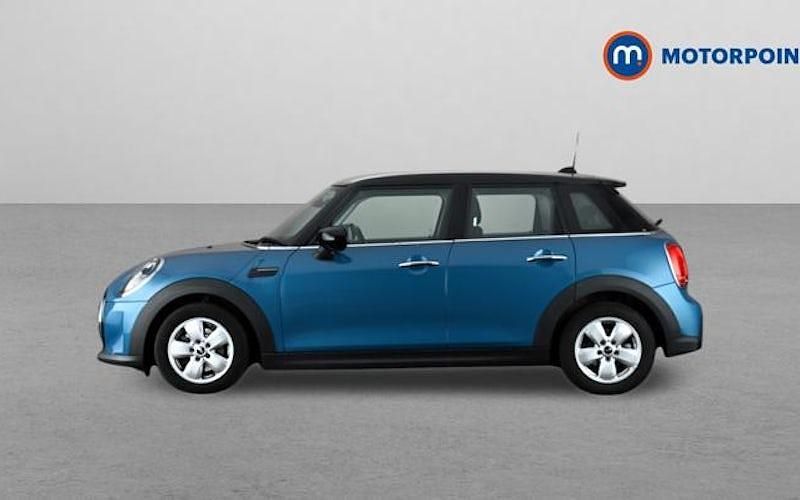 Begagnad Mini Cooper Classic 136 HK (100 kW) 2022 Blå Halvkombi