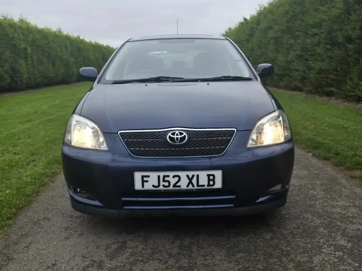 Usado Toyota Corolla 110 HP (80 kW) 2002 Azul Citadino