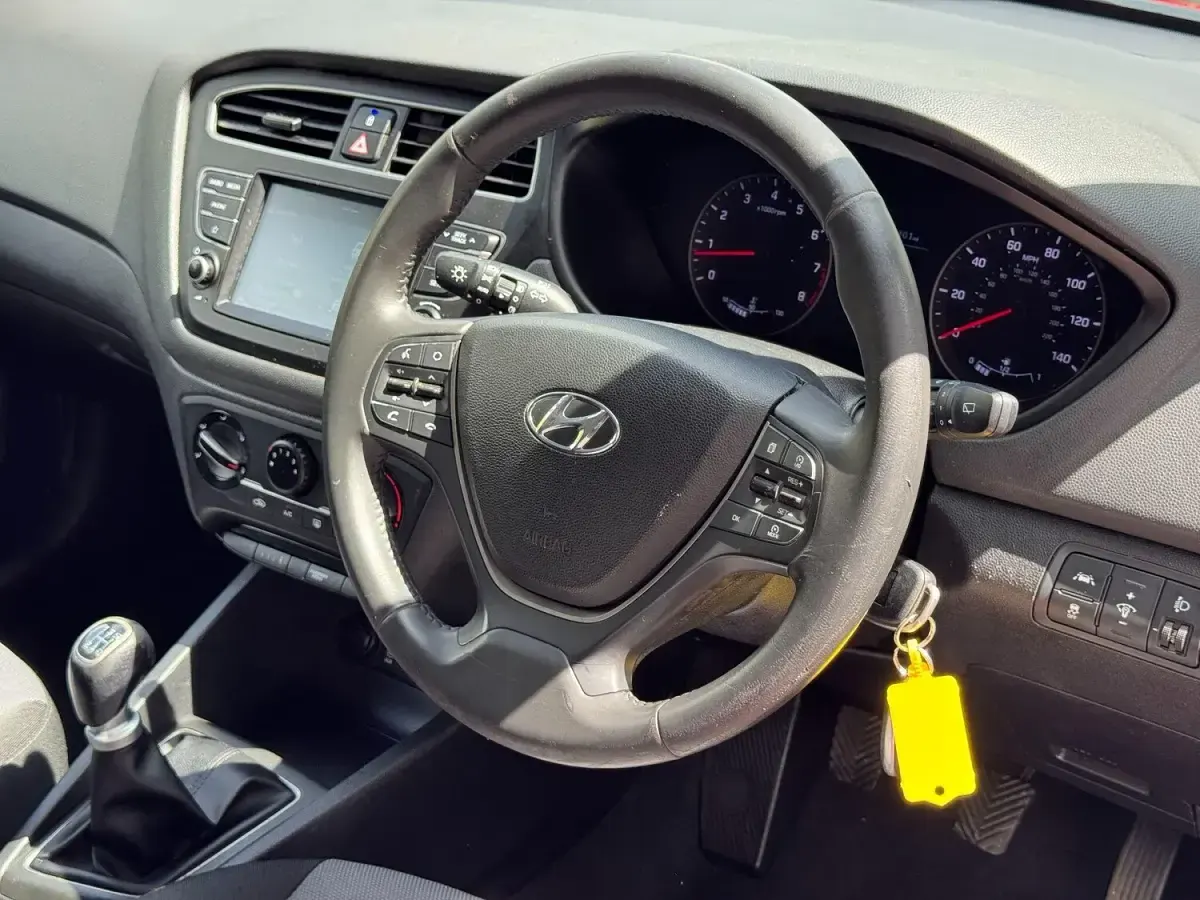 Used Hyundai i20 SE 84 HP (61 kW) 2019 Red Hatchback
