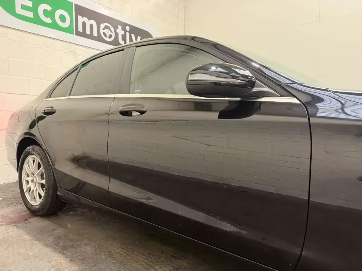 Używany Mercedes C200 SE 2017 Czarny Sedan/Limuzyna