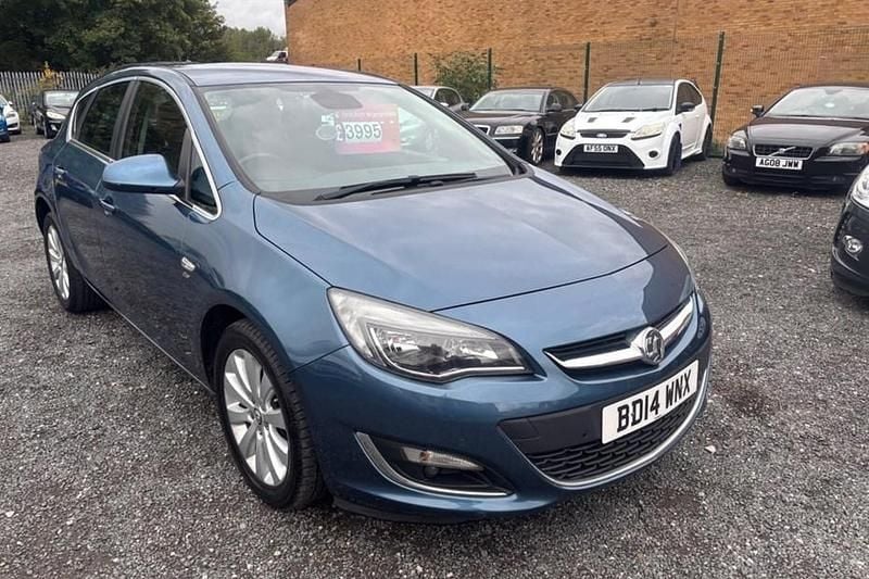 Blue Used 2014 Vauxhall Astra Elite Hatchback | £3,995 (Fair price) - Image 1/1