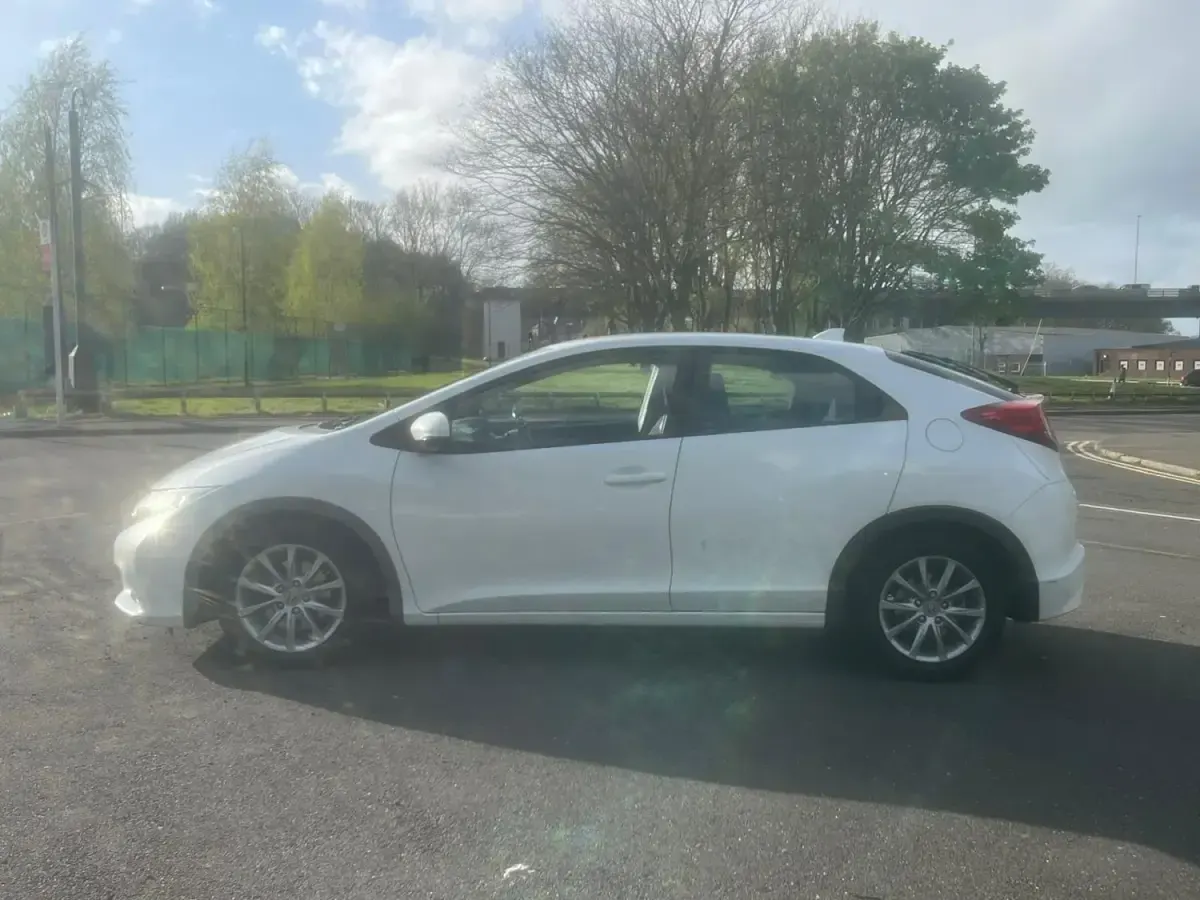 Begagnad Honda Civic ES 142 HK (104 kW) 2013 Vit Halvkombi