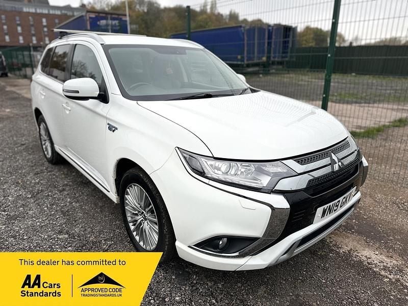 White Used 2019 Mitsubishi Outlander P-HEV Estate | £10,995 (Super price) - Image 1/2