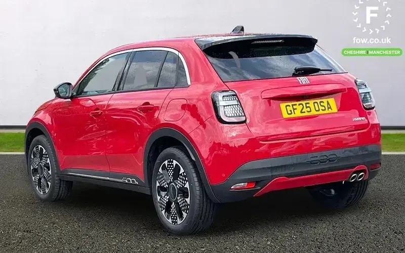 Used Fiat 600 La Prima 136 HP (100 kW) 2025 Red SUV