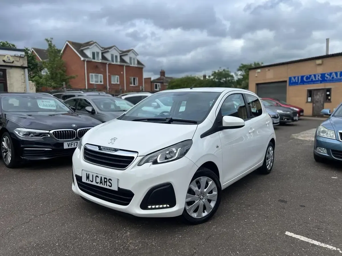 Used Peugeot 108 Active 68 HP (50 kW) 2017 White Hatchback