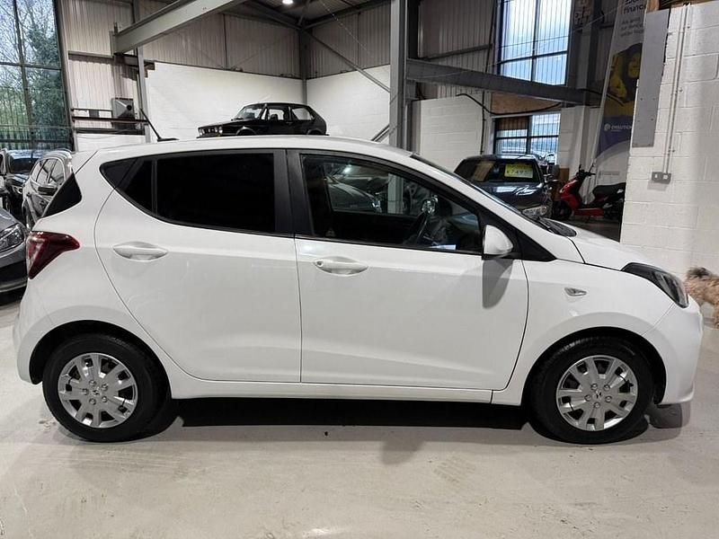 Używany Hyundai i10 SE 66 KM (48 kW) 2017 Biały Hatchback