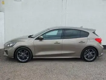 Used Ford Focus ST-Line 125 HP (91 kW) 2019 Silver Hatchback