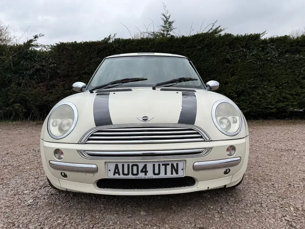 Used Mini ONE Hatch 90 HP (66 kW) 2004 White Hatchback