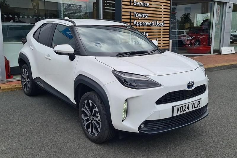 Used 2024 Toyota Yaris Hybrid Design SUV | £23,495 (Fair price) - Image 1/1