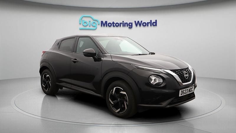 Black Used 2023 Nissan Juke N-Connecta SUV | £15,200 (Good price) - Image 1/4