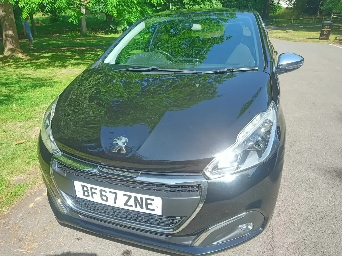 Used Peugeot 208 Allure 80 HP (58 kW) 2017 Black Hatchback