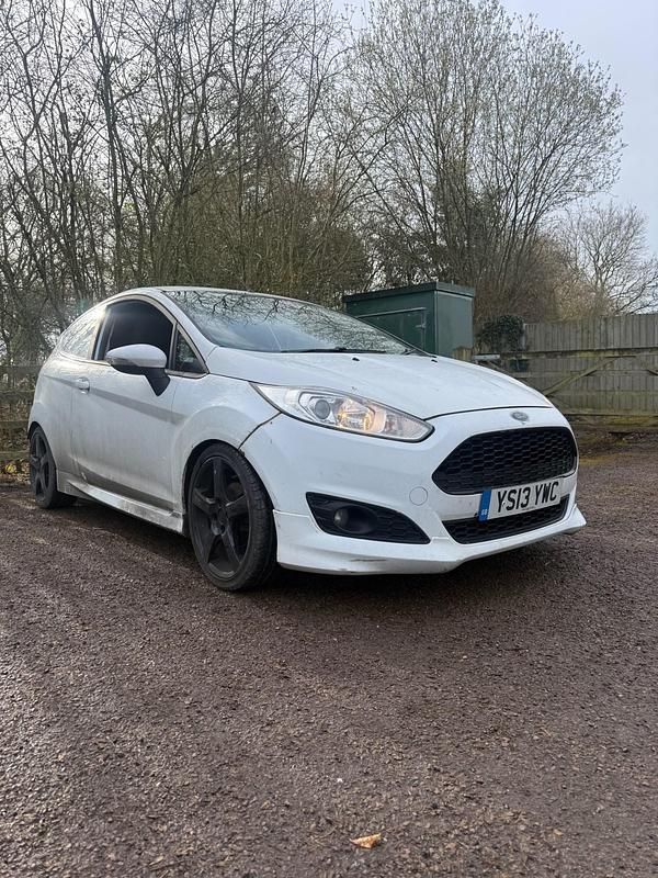 Used Ford Fiesta Sport 95 HP (69 kW) 2013 White Hatchback