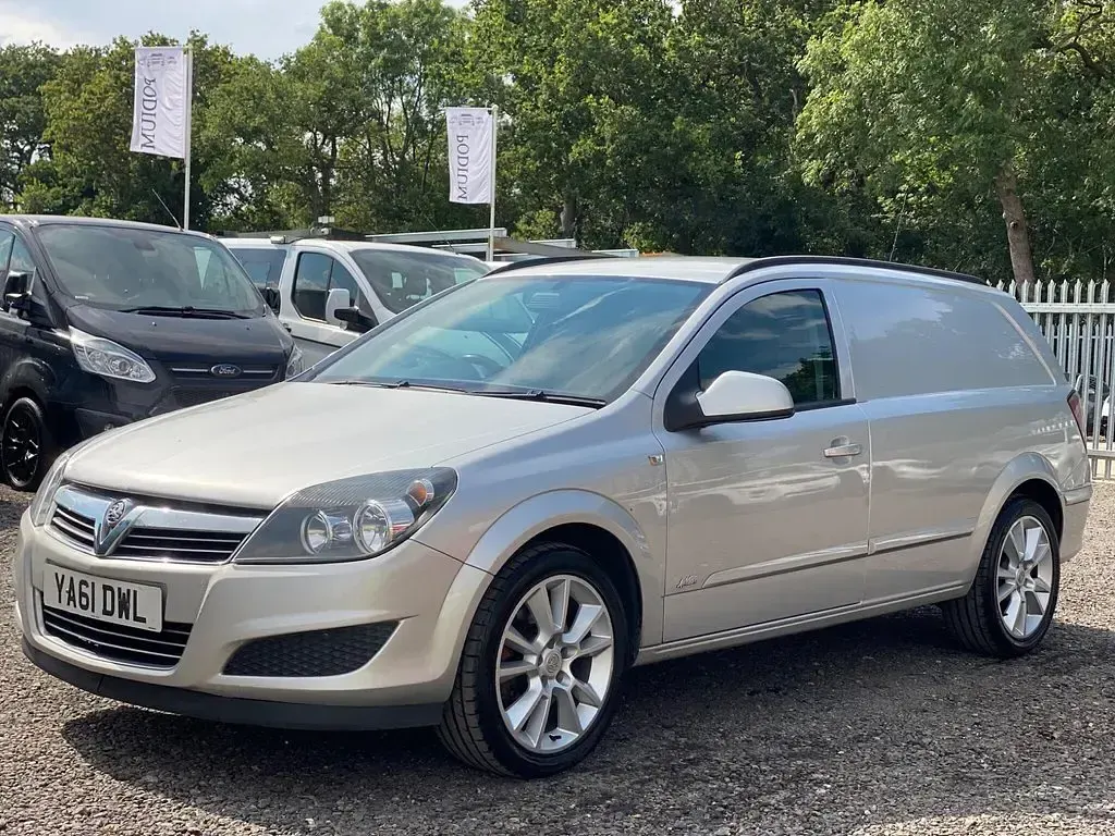 Used Vauxhall Astra Sportive 125 HP (91 kW) 2012 Silver Van