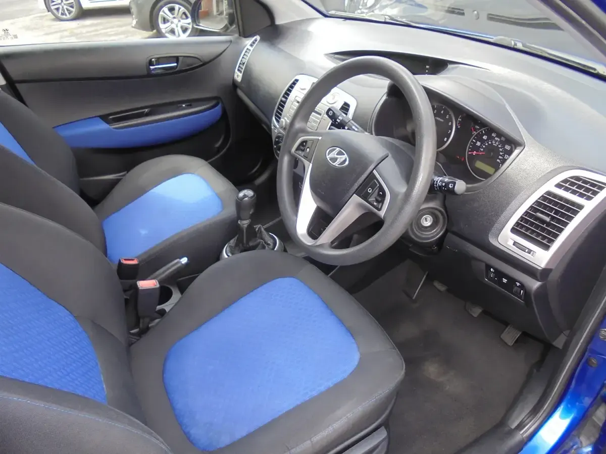 Used Hyundai i20 Comfort 101 HP (74 kW) 2010 Blue Hatchback