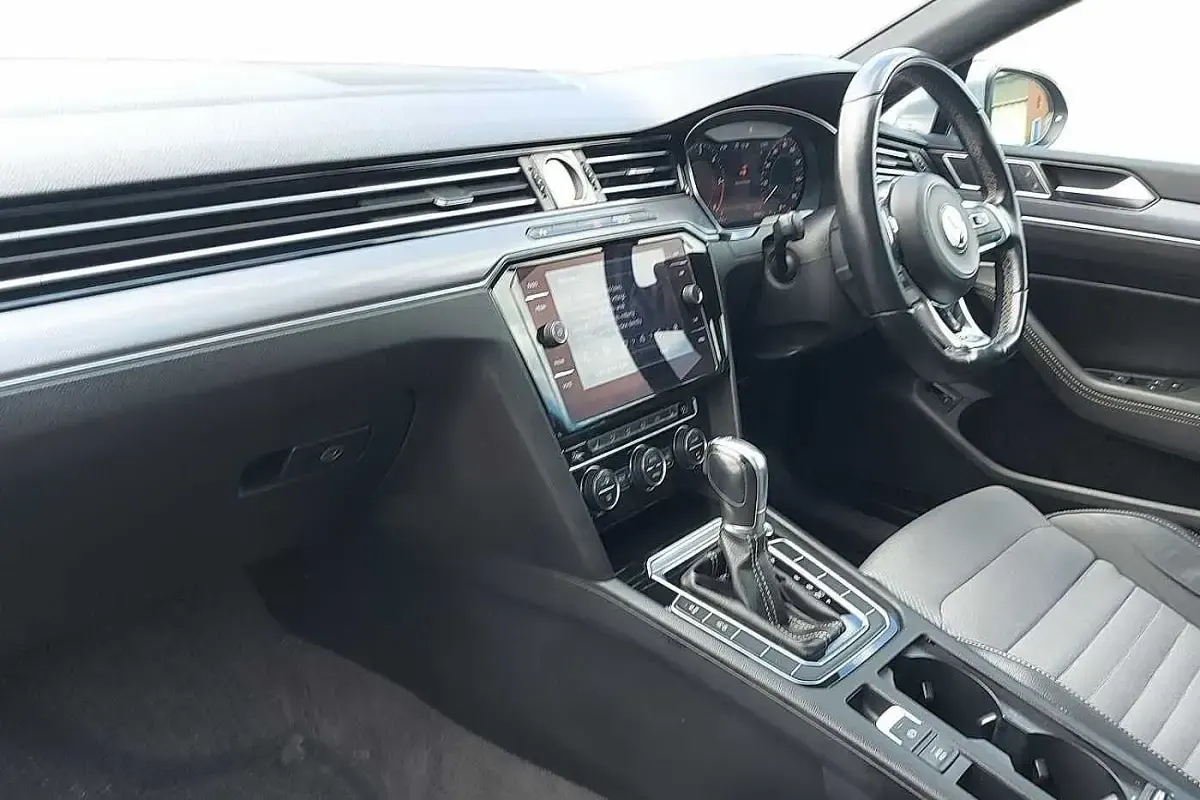 Used VW Passat R-line 190 HP (139 kW) 2018 Silver Estate