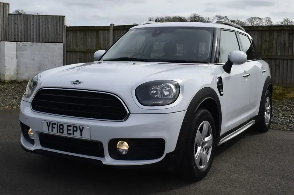 Used Mini Cooper D Countryman 150 HP (110 kW) 2018 White SUV
