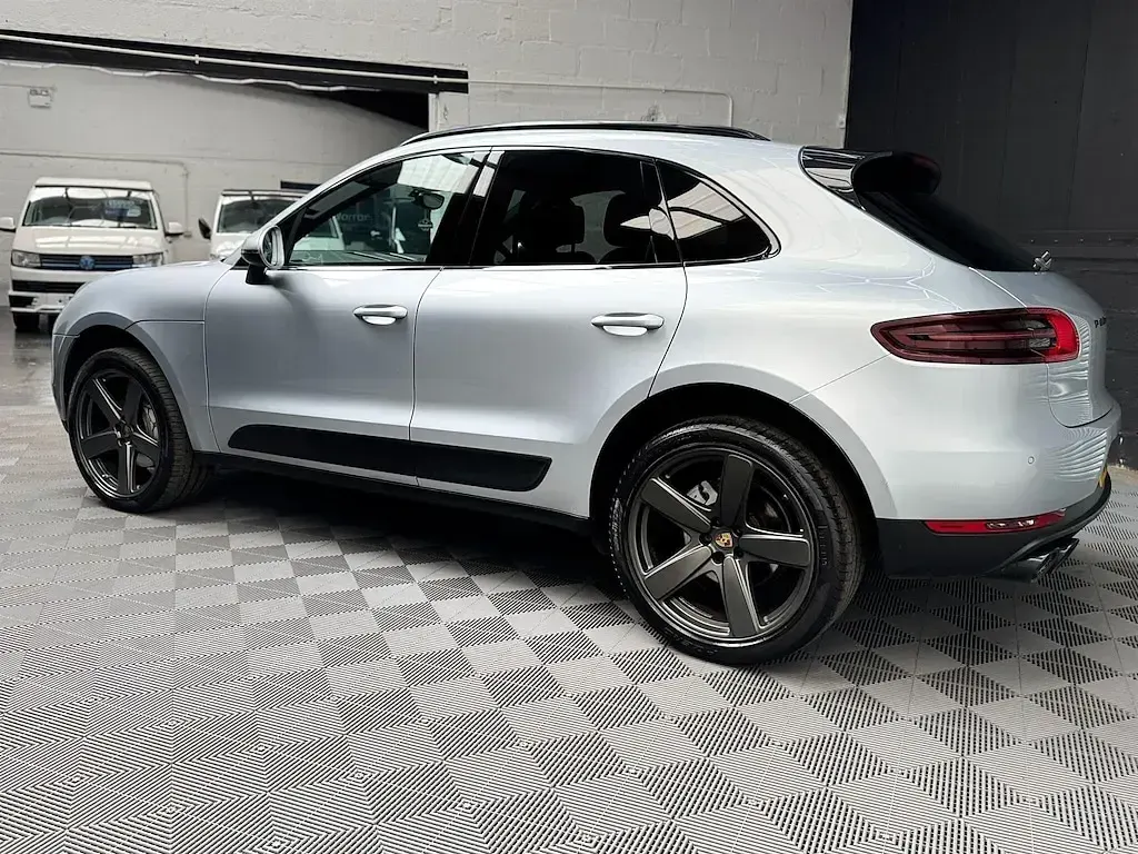 Used Porsche Macan 258 HP (189 kW) 2015 Silver SUV