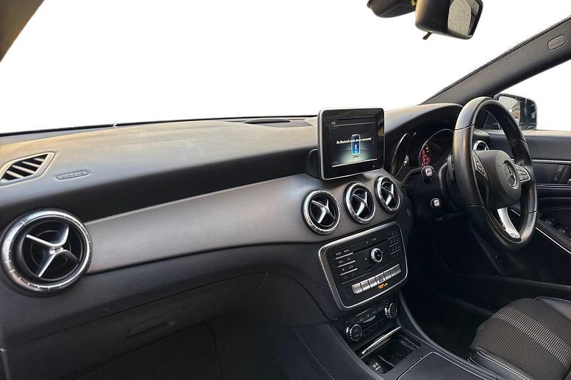Used Mercedes CLA180 122 HP (89 kW) 2017 Blue Sedan