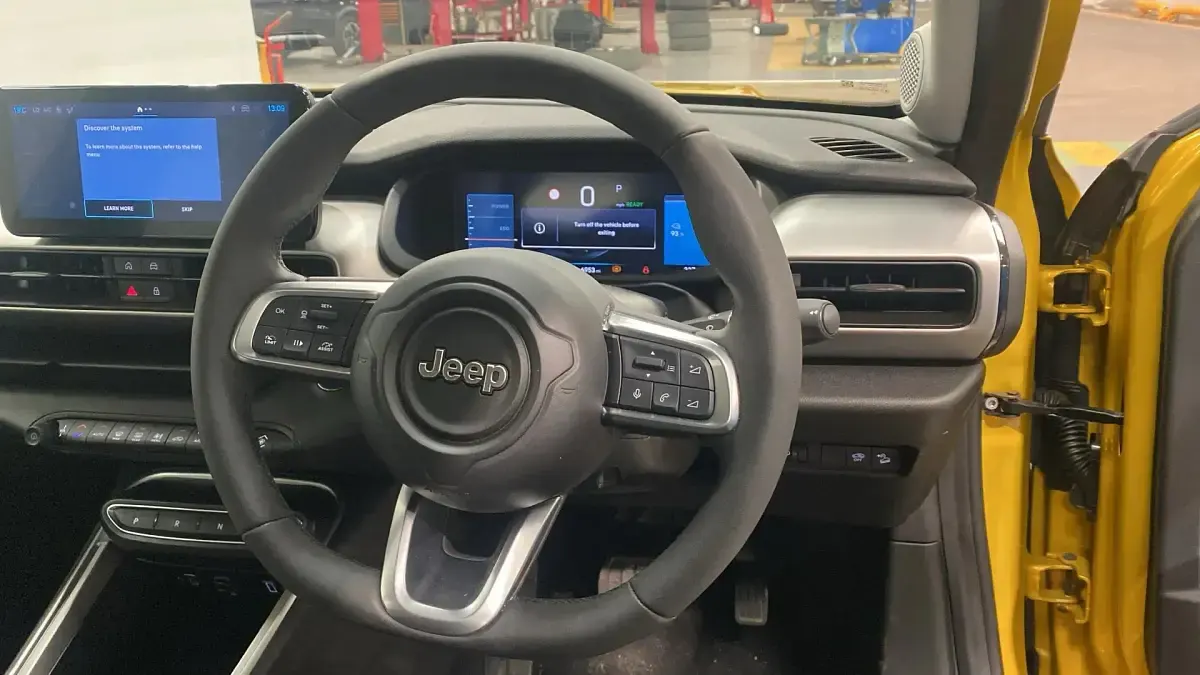Begagnad Jeep Avenger Altitude 114 kW (156 HK) 2024 Gul SUV