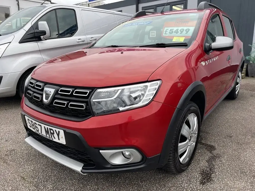 Używany Dacia Sandero Ambiance 90 KM (66 kW) 2017 Czerwony Hatchback