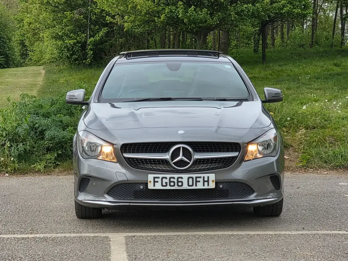 Usado Mercedes CLA200 Shooting Brake 136 HP (100 kW) 2016 Cinzento Carrinha
