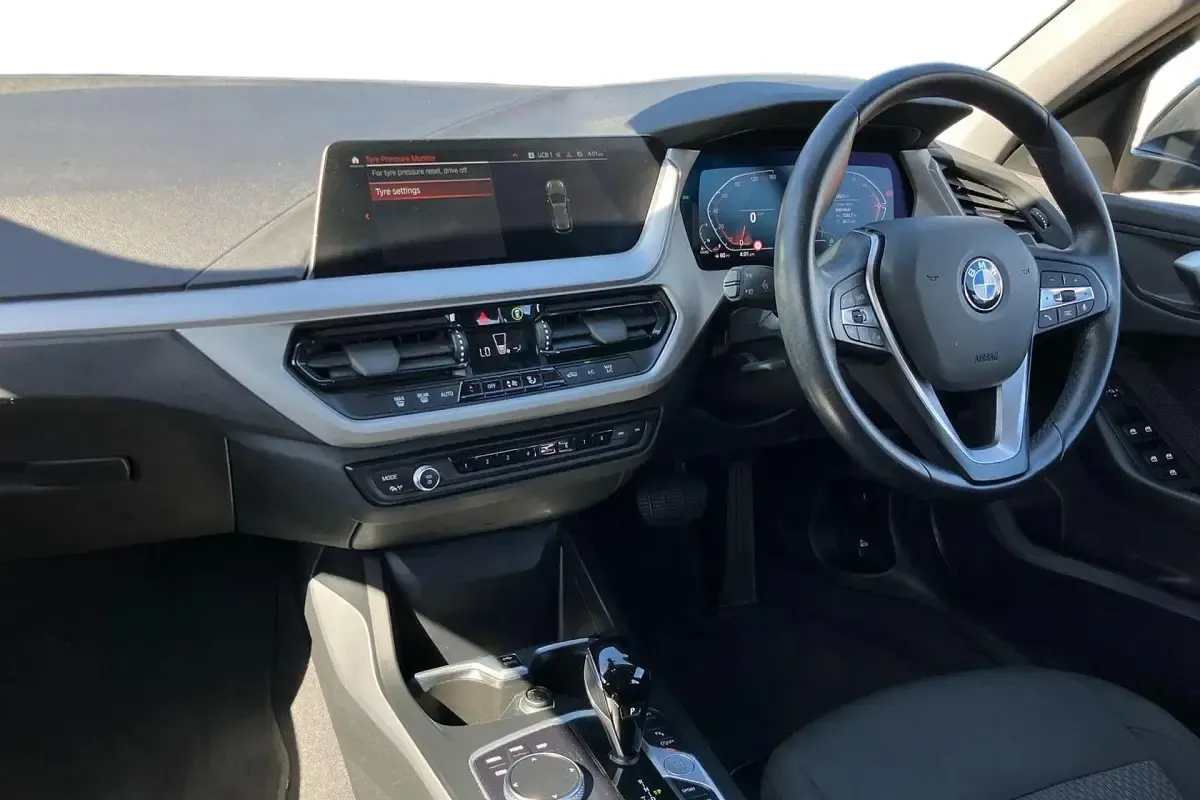 Used BMW 116 Comfort Edition 116 HP (85 kW) 2022 Black Hatchback