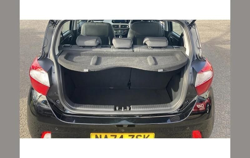 Used Hyundai i10 Advanced 63 HP (46 kW) 2024 Black Hatchback